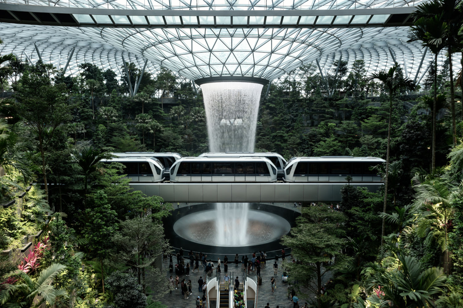 Attraktion: Wasserfall im Jewel Changi Airport