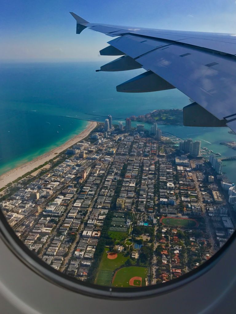 So eine herrliche Aussicht wie hier beim Anflug auf Miami können nur Menschen erleben, die sich auch ins Flugzeug trauen. Foto: Sascha Tegtmeyer