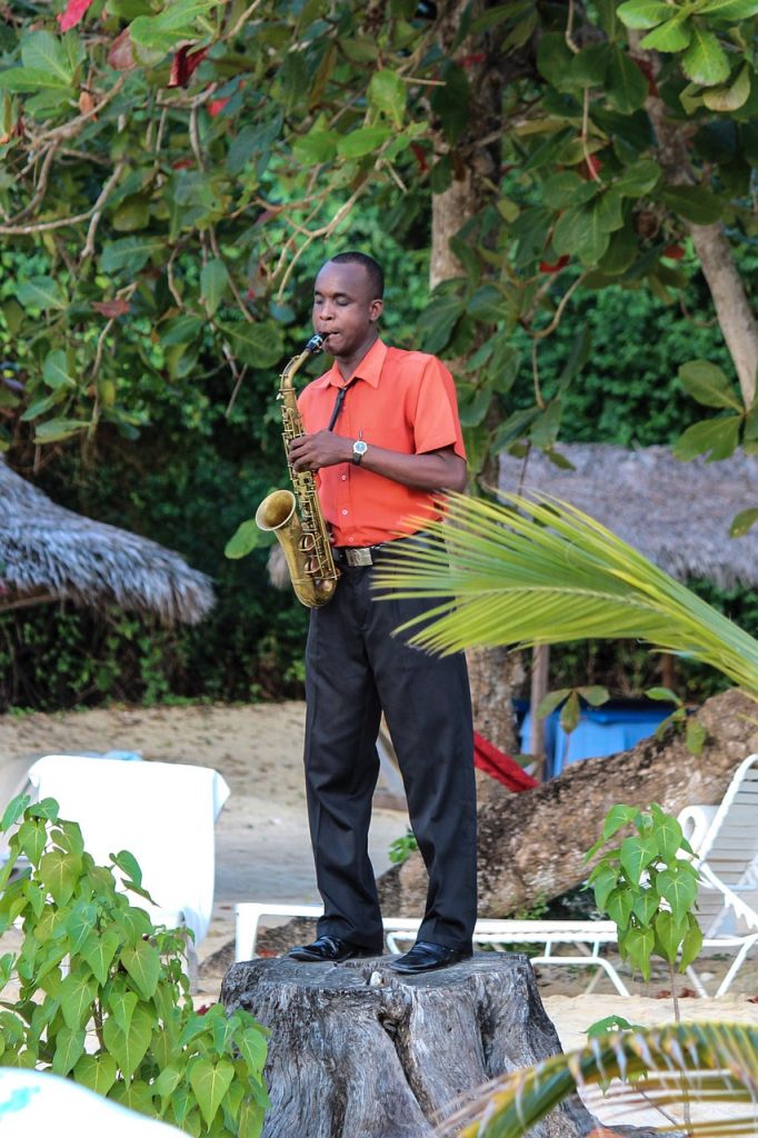 Saxophonspieler auf Jamaica: Die Karibik ist vielfältig und einzigartig! Foto: Pixabay.com | Lizenz: CC0 Public Domain