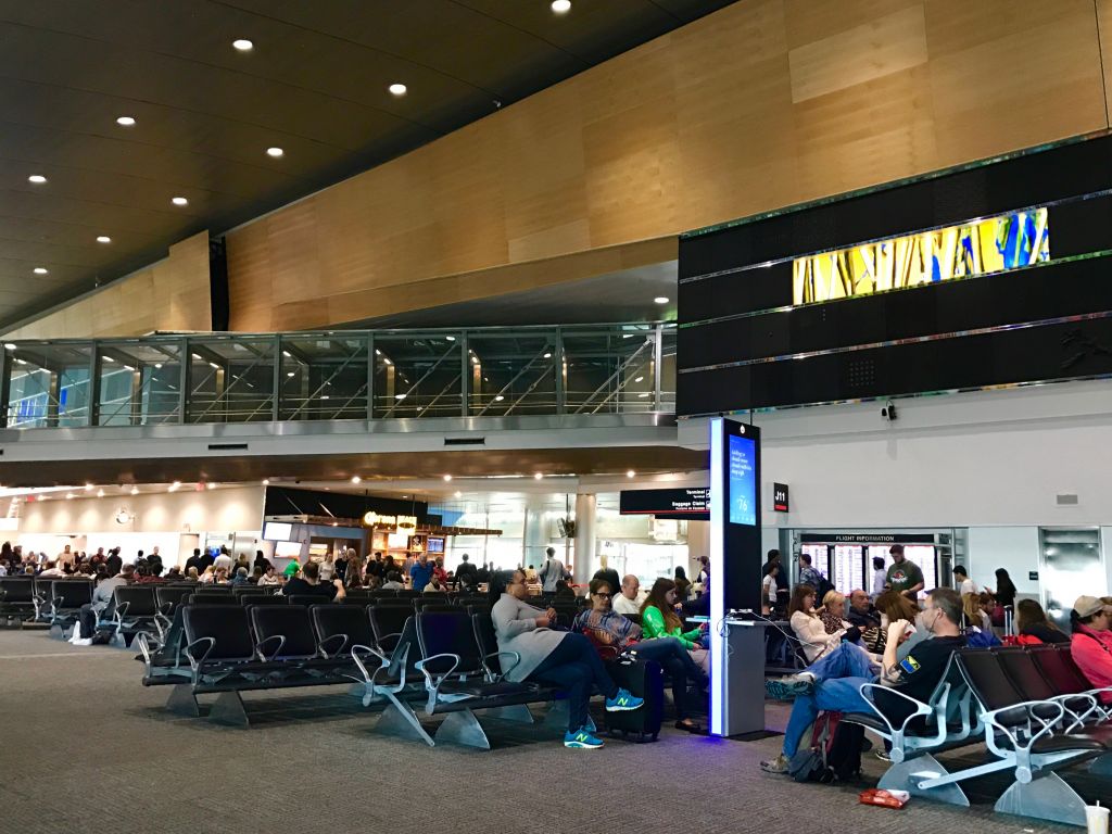 Mit Sicherheit gibt es ungemütlichere Orte zum Wohnen als ein Abflugterminal (wie hier am Miami Airport). Foto: Sascha Tegtmeyer