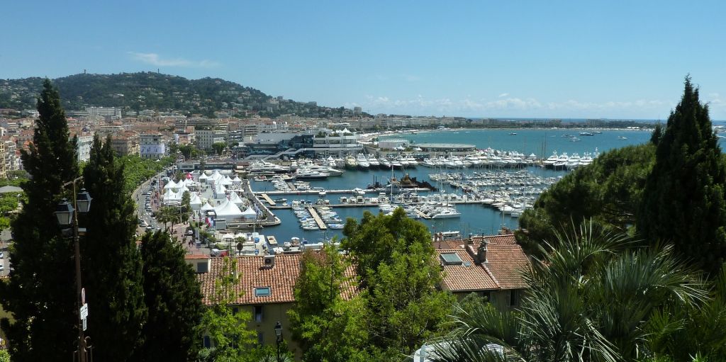 Berühmt für die Filmfestspiele: Auch Cannes liegt an der "blauen Küste". Foto: Pixabay.com | Lizenz: CC0 Public Domain