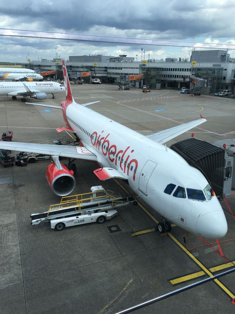 A321 von airberlin in Düsseldorf: Das Ende einer Ära. Foto: Sascha Tegtmeyer