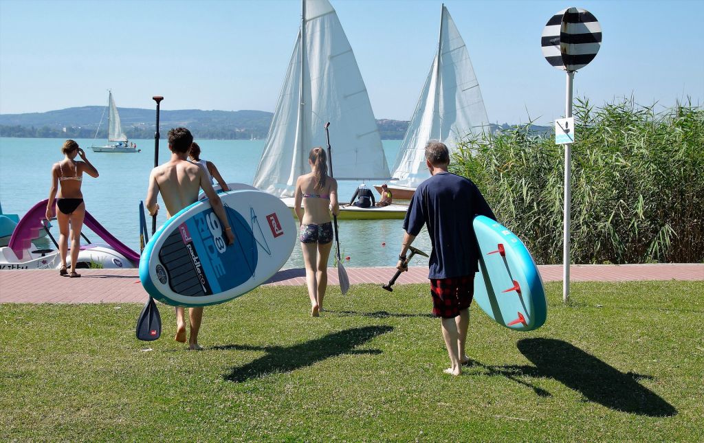 Party-, Bade- und Wassersporturlaub: Der Balaton ist ein günstiges und vielseitiges Reiseziel mit Fun-Faktor! Foto: Pixabay