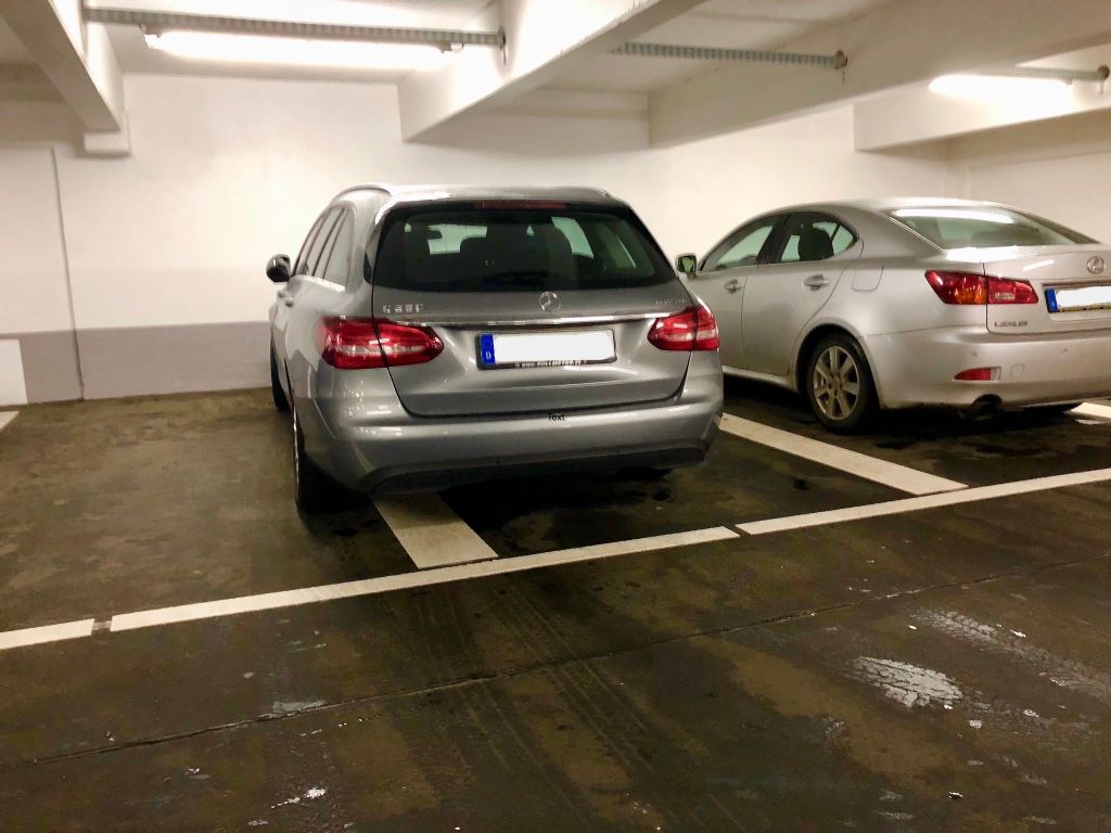 Die Fähigkeiten einiger Autofahrer beim Einparken sind einfach überragend (schlecht). Foto: Sascha Tegtmeyer