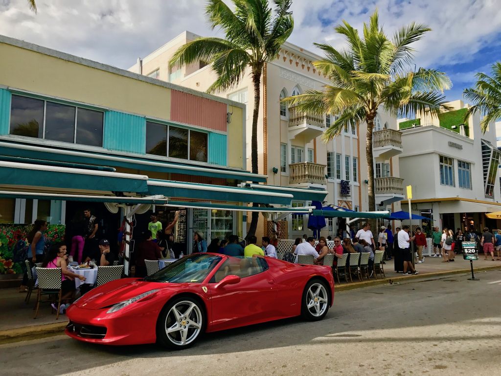 Ocean Drive, Miami Beach: In der lebhaften Metropole pulsiert das Leben Tag und Nacht! Foto: Sascha Tegtmeyer