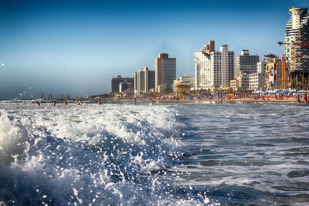 Stadtstrand in Tel Aviv: Die Metropole hat weit mehr zu bieten als Badeurlaub! Foto: Pixabay