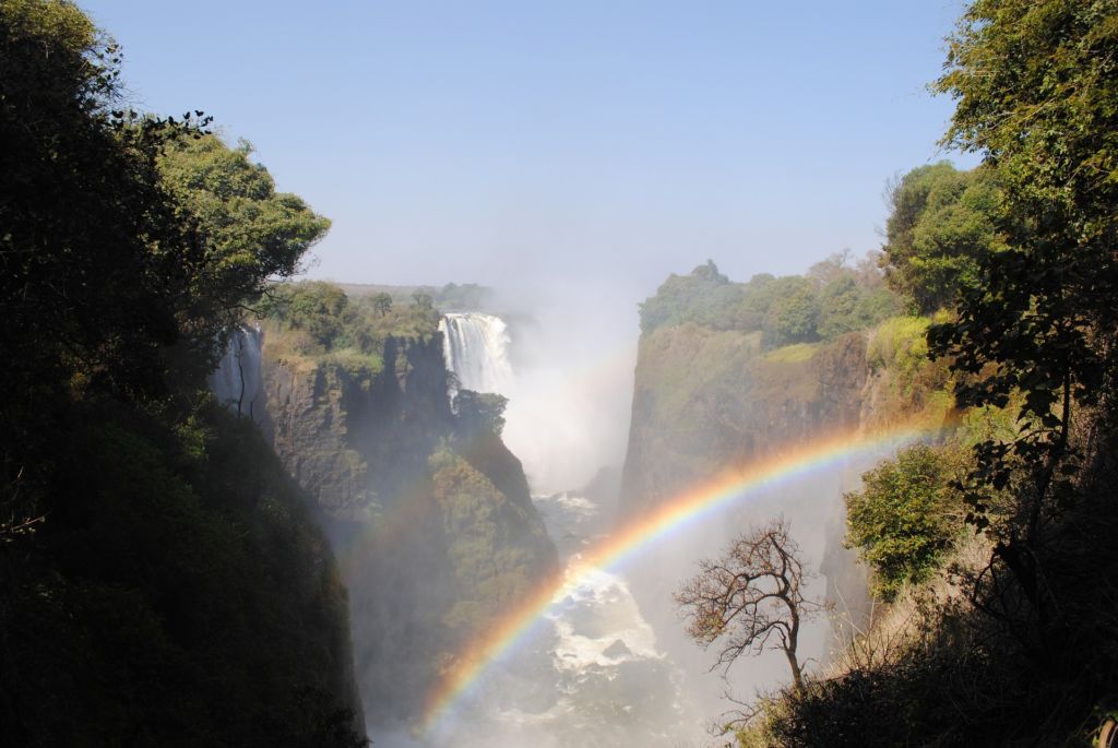 Die weltberühmten Viktoriafälle in Simbabwe sollten bei einem Besuch im Land unbedingt auf der Besuchsliste stehen. Foto: Pixabay
