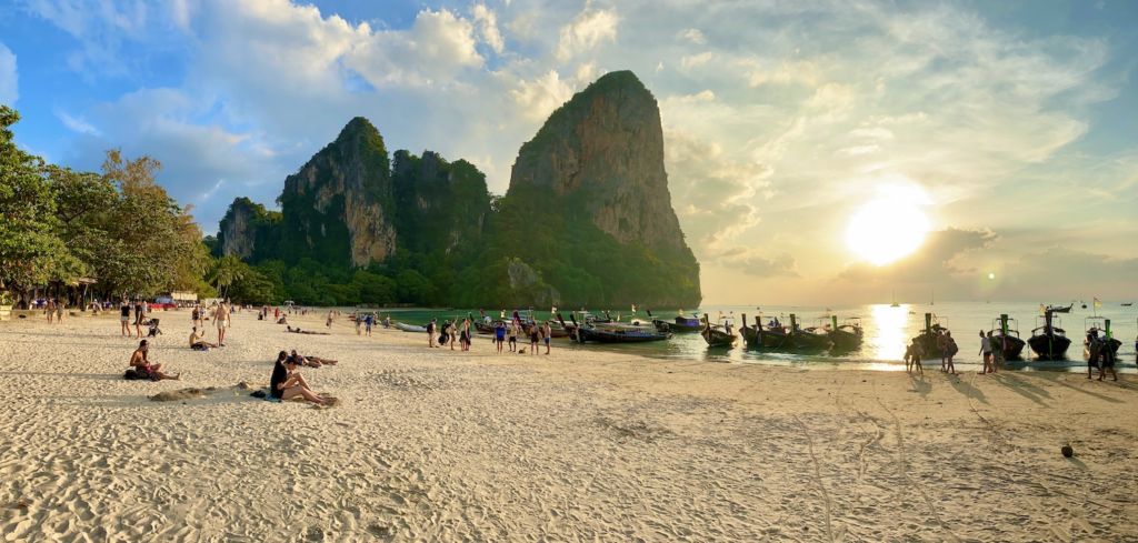 Urlaubsparadies Thailand: von Dezember bis März finden Reisende hier viel Sonne, Temperaturen über 30 Grad und herrliche Traumstrände. Foto: Sascha Tegtmeyer