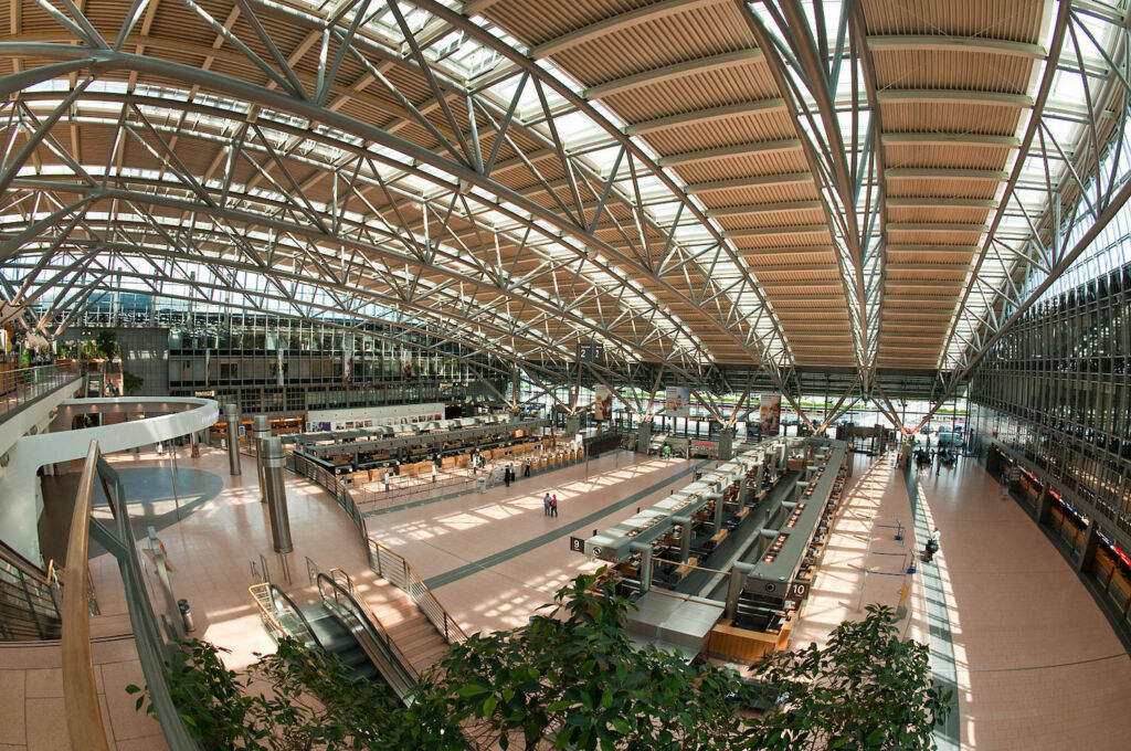 Wenig los am Flughafen Hamburg: Seit November 2020 ist das komplette Terminal 2 sowie der Pier Süd des Airports geschlossen. Foto: Medvedev, CC BY-SA 3.0 , via Wikimedia Commons
