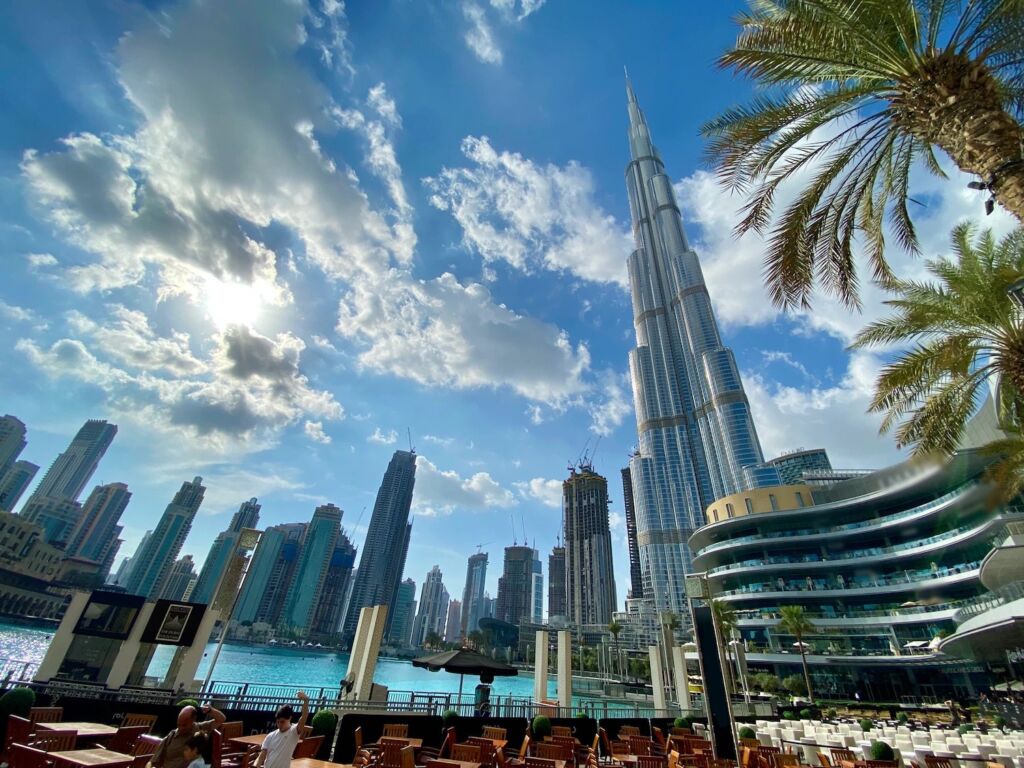 Wer etwas weiter weg reisen möchte, kommt relativ einfach nach Dubai. Foto: Unsplash