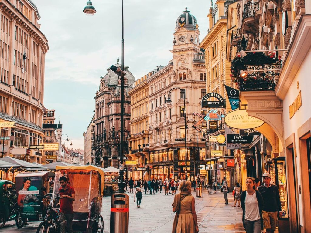 Auch Österreich öffnet pünktlich zur Sommersaison wieder. Im Bild: Die Hauptstadt Wien. Foto: Unsplash