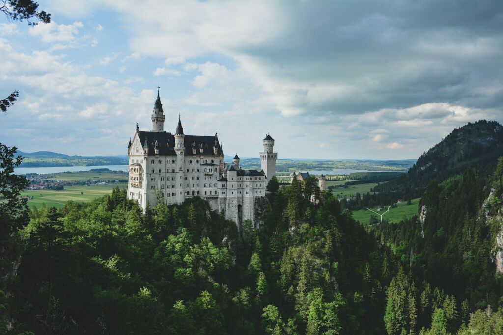 Ikonisches Schloss Neuschwanstein: Bayern macht für Urlauber wieder auf. Foto: Unsplash