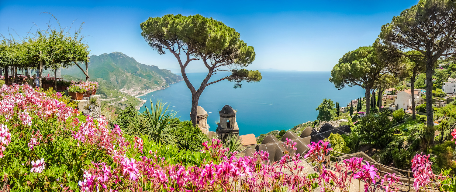 Urlaub teurer nach Corona: überall an den beliebten Reisezielen ziehen die Preise kräftig an. Insbesondere am Mittelmeer wird es für Reisende teurer. Foto: Adobe Stock