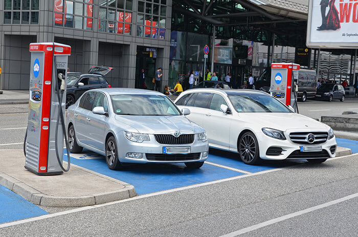 Am Flughafen Hamburg Parken Eauto www.parkplatzvergleich.de