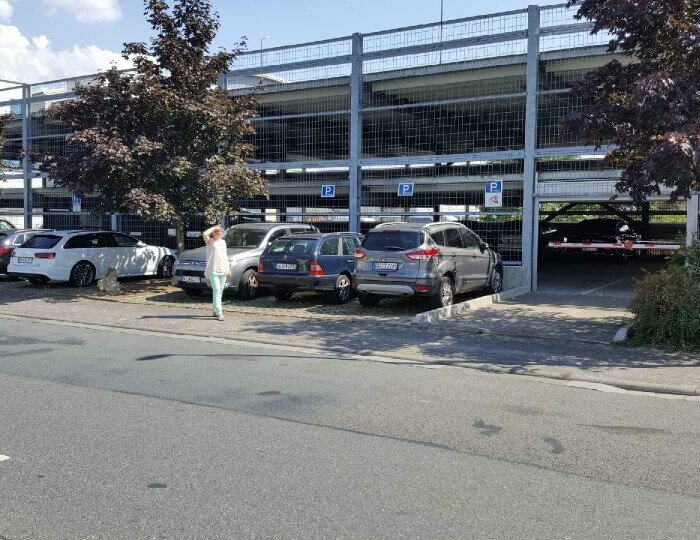 Framkfurt Airport Parken Team Parkplatz Größe www.parkplatzvergleich.de