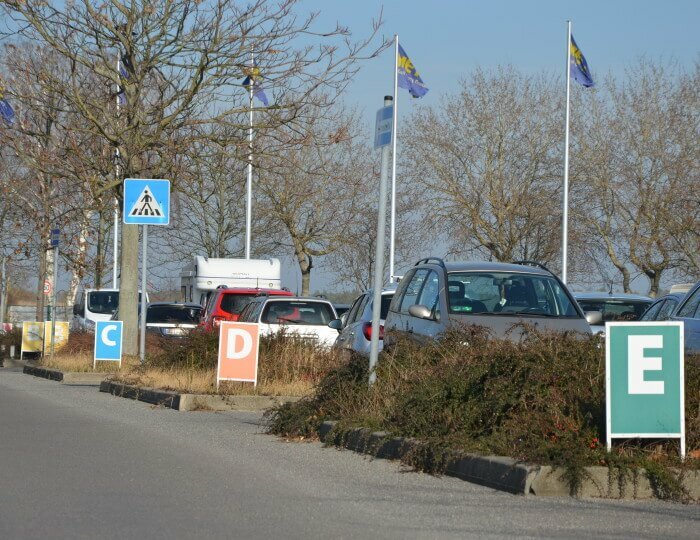 Dein Stellplatz P2 am Flughafen Berlin BER Dein Stellplatz P2 am Flughafen Berlin BER