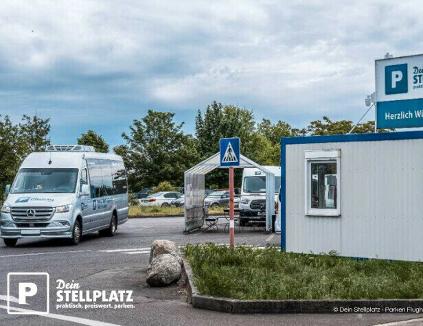 Dein Stellplatz Parken Flughafen Tegel Kienhorststraße Berlin www.parkplatzvergleich.de