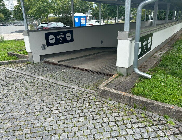 Privat Parken Flughafen München Parkhaus www.parkplatzvergleich.de