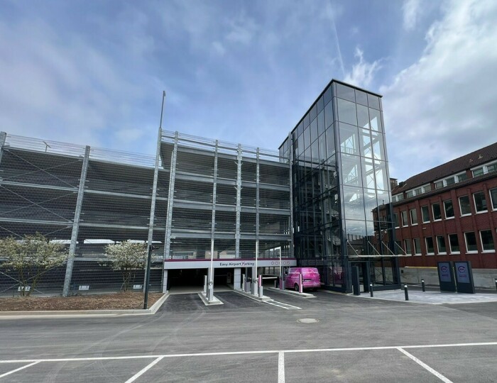 K Parking Flughafen Straße 40468 Düsseldorf www.parkplatzvergleich.de